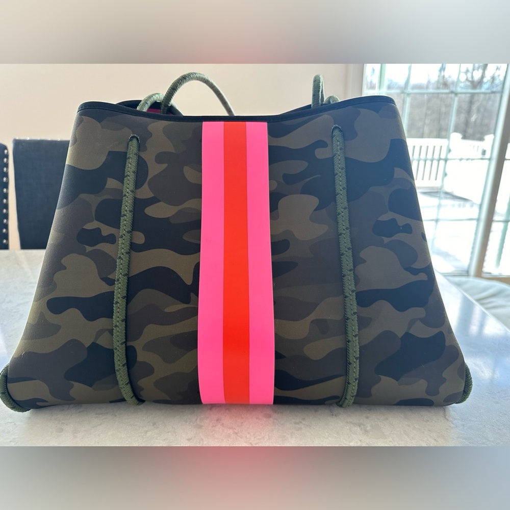 HAUTE SHORE Camo Tote with Pink and Red Center Stripe
